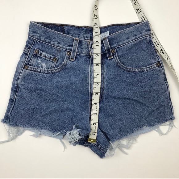 Vintage Levi’s 569 High Waist wedgie Jean Shorts - Picture 4 of 6